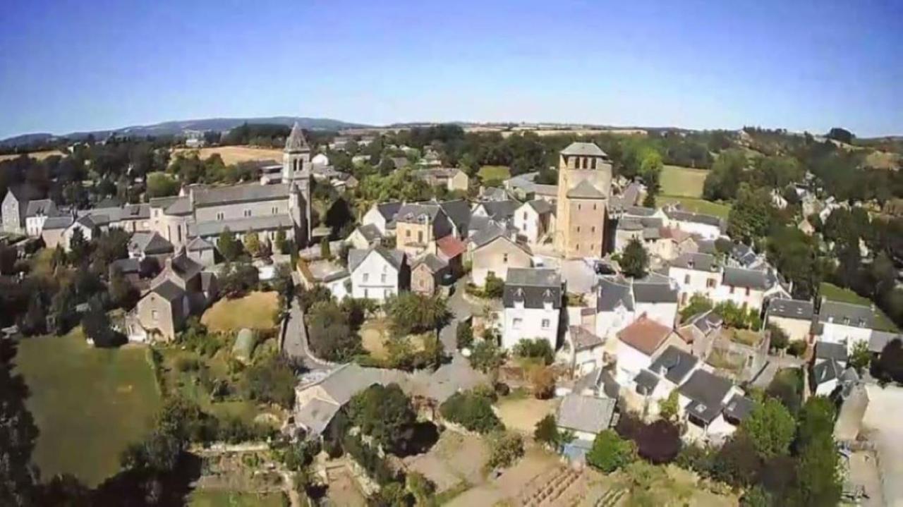 Le Gite De La Vieille Eglise De Coussergues Exteriör bild