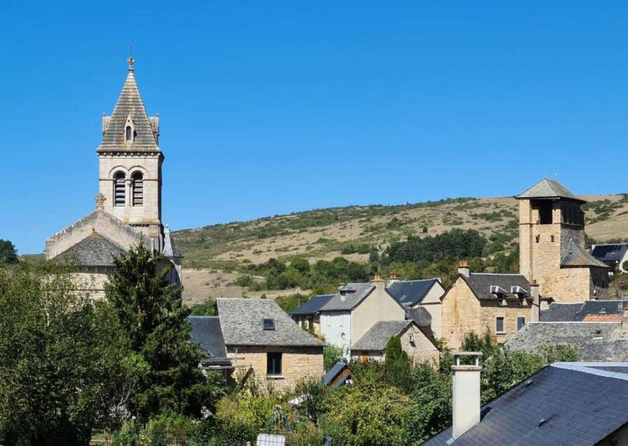 Le Gite De La Vieille Eglise De Coussergues Exteriör bild